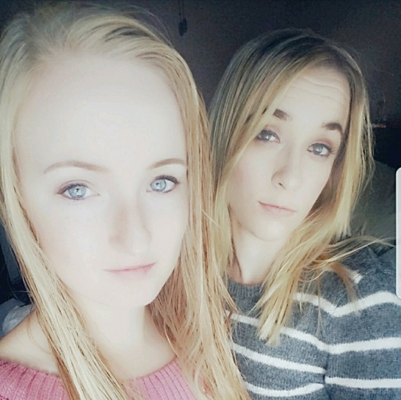 Poshmark profile picture for @inconsistent